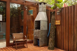 Family Chalet | Terrace/patio - Pousada e Chalé Lote 22 (Paranaguá)