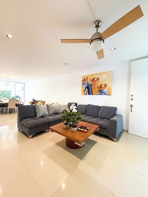 Living area - Luxury Home Fully Loaded 3 Bedroom 4.5 Bath (Valledupar)