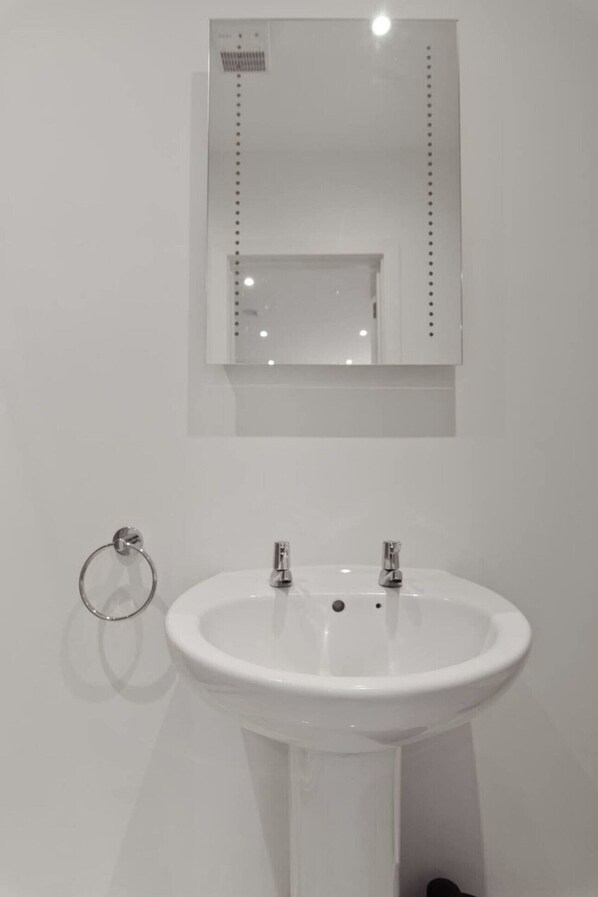 Håndklær, såpe og toalettpapir