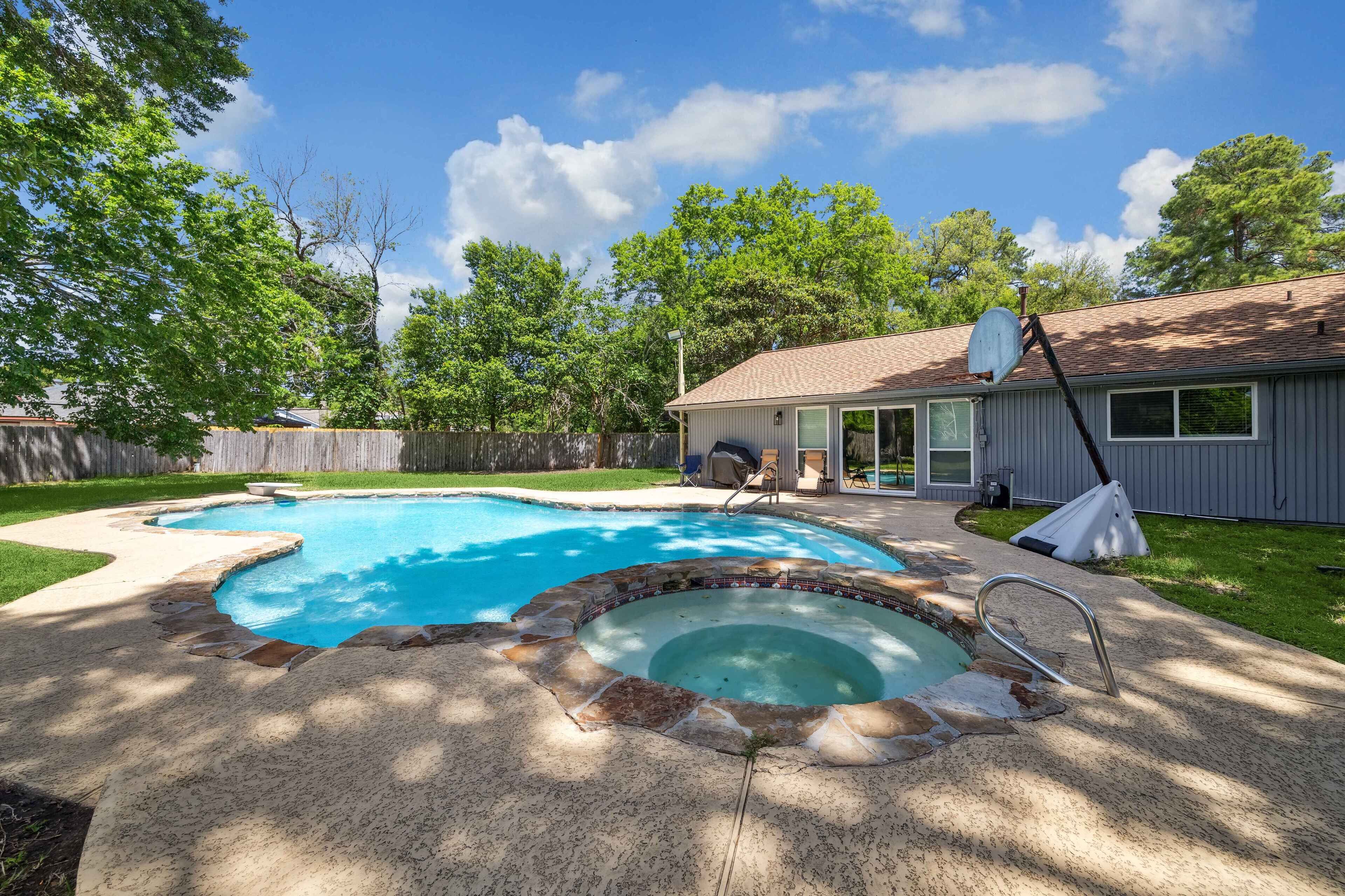 4 Bedroom Modern House With POOL