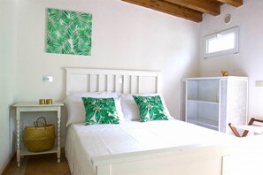 3 habitaciones, tabla de planchar con plancha, wifi y ropa de cama 