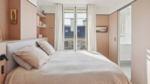Unclassified image, 5 of 19, button - Chaillot - Lübeck II 2bdr by B'Your Home (Paris)