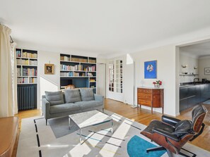 TV - Chaillot - Lübeck II 2bdr by B'Your Home (Paris)