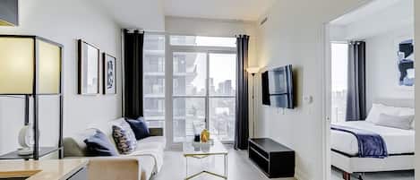 3 habitaciones, escritorio, tabla de planchar con plancha y wifi