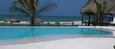 2 outdoor pools