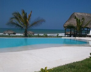 2 outdoor pools - Hotel Istirinchá (Nautla)