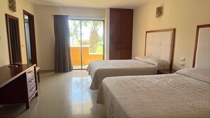 Family Double Room, Sea View | Premium bedding, desk, WiFi (free), bed sheets - Hotel Istirinchá (Nautla)