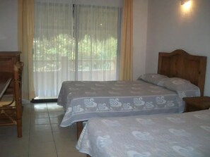 Basic Double Room | Free WiFi, bed sheets - Hotel Istirinchá (Nautla)