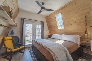 2 Schlafzimmer, Schreibtisch, Bügeleisen/Bügelbrett, Reisekinderbett