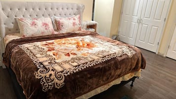 Executive Studio, 1 King Bed, Non Smoking, Private Bathroom