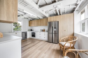 冷蔵庫、オーブン、食器洗い機、トースター