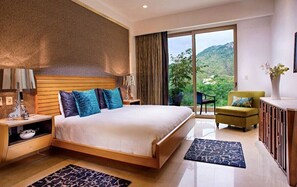 3 bedrooms, in-room safe, desk, iron/ironing board