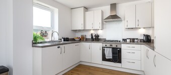 Spacious Luxury House In Canterbury with Free Parking & Garden - Sleeps 7