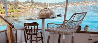 Acqua-suite. Experience luxury on the water in this amazing floating suite. 