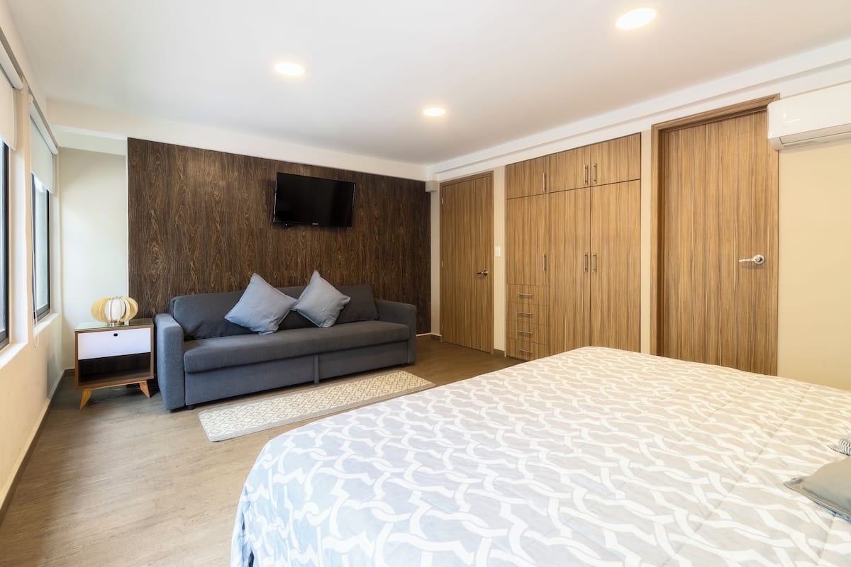 Premier Apartment F102 | 2 bedrooms, Egyptian cotton sheets, premium bedding, down duvets