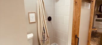 Cozy Tiny Home located 15 minutes from uptown Charlotte!

Pet friendly!
