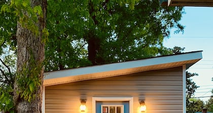 Cozy Tiny Home located 15 minutes from uptown Charlotte!
Pet friendly!