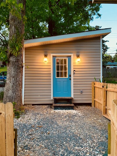 Cozy Tiny Home located 15 minutes from uptown Charlotte!
Pet friendly!