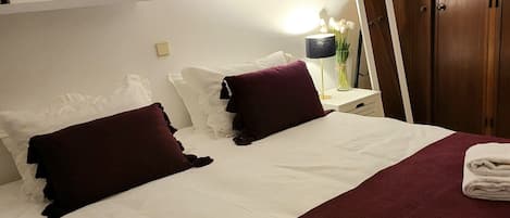 2 bedrooms, iron/ironing board, travel cot, WiFi