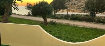 Chabella!!! Charm Beach Lofts & Apartments SEA View