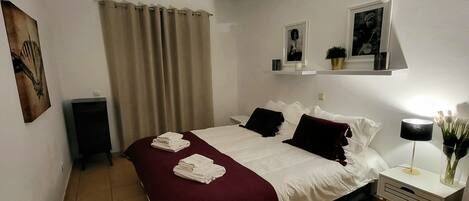 2 soverom, strykejern/-brett, reiseseng for barn og wi-fi