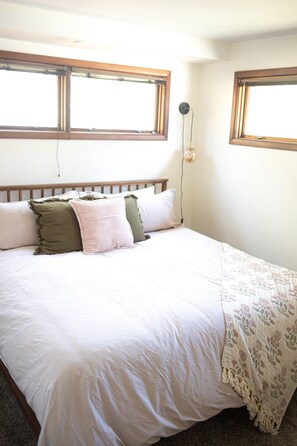 2 bedrooms, WiFi, bed sheets