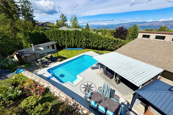 Rubber non-slip pool deck
