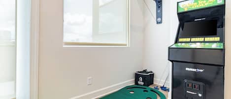 House (5 Bedrooms) | Interior
