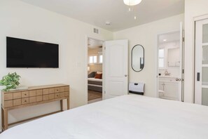 House (5 Bedrooms) | Interior - Surfrider Buyout by Avantstay 2 Home Buyout By the Beach! (Newport Beach)