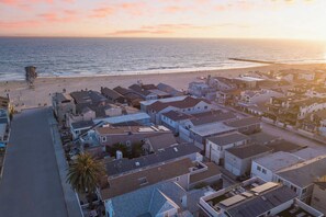 House (5 Bedrooms) | Interior - Surfrider Buyout by Avantstay 2 Home Buyout By the Beach! (Newport Beach)