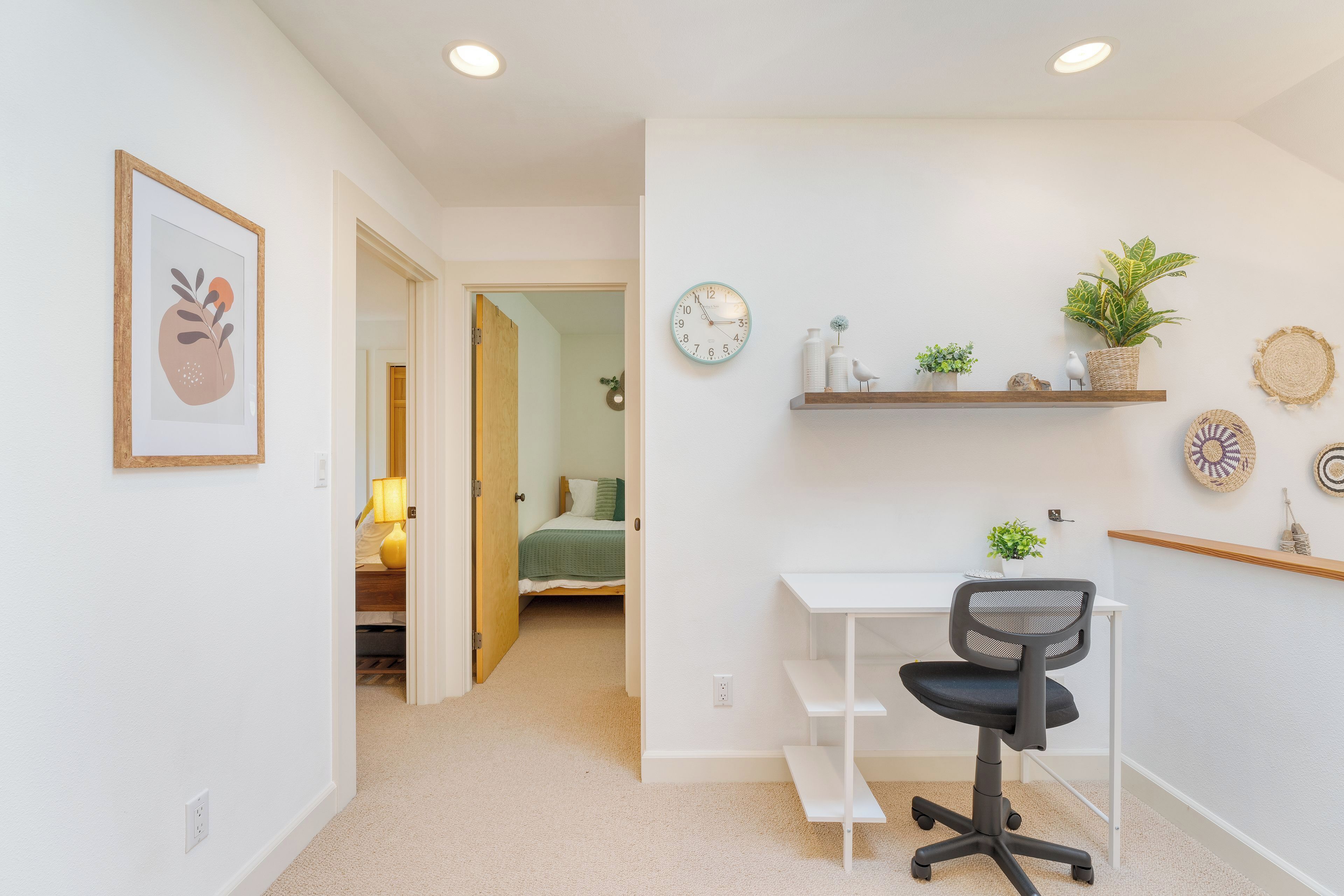 3 bedrooms, desk, iron/ironing board