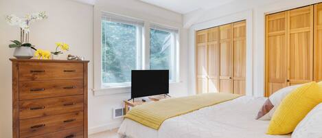 3 bilik tidur, meja, seterika/papan seterika