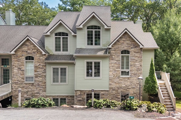 Highland Hideaway By Avantstay Group Poconos Retreat W/ Patio + Game Room - Lake Harmony, PA