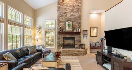 Highland Hideaway by Avantstay Group Poconos Retreat w/ Patio + Game Room + Lake/pool Passes Included
