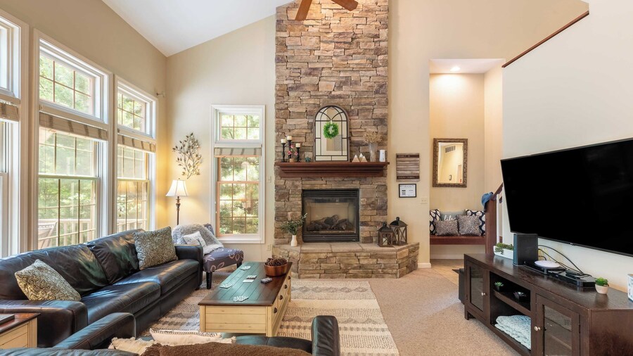 Highland Hideaway by Avantstay Group Poconos Retreat w/ Patio + Game Room