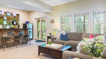 House (5 Bedrooms) | Interior