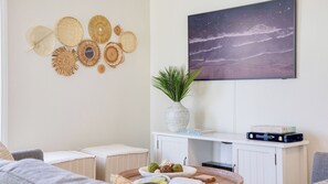 Interior - Surfrider II by Avantstay Walk to the Beach + Balcony (Newport Beach)