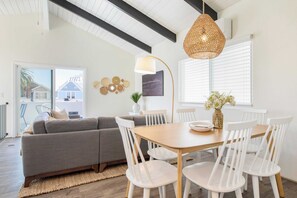 Apartment (2 Bedrooms) | Interior - Surfrider II by Avantstay Walk to the Beach + Balcony (Newport Beach)