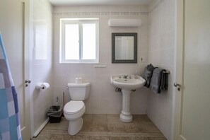 Bruser, hårtørrer, håndklæder, Sæbe