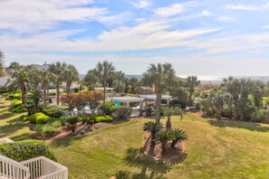 Property grounds - Private Screen Porch & Sun Deck w/Ocean Views, Pool Access - 62 Beach Club Villa (Isle Of Palms)