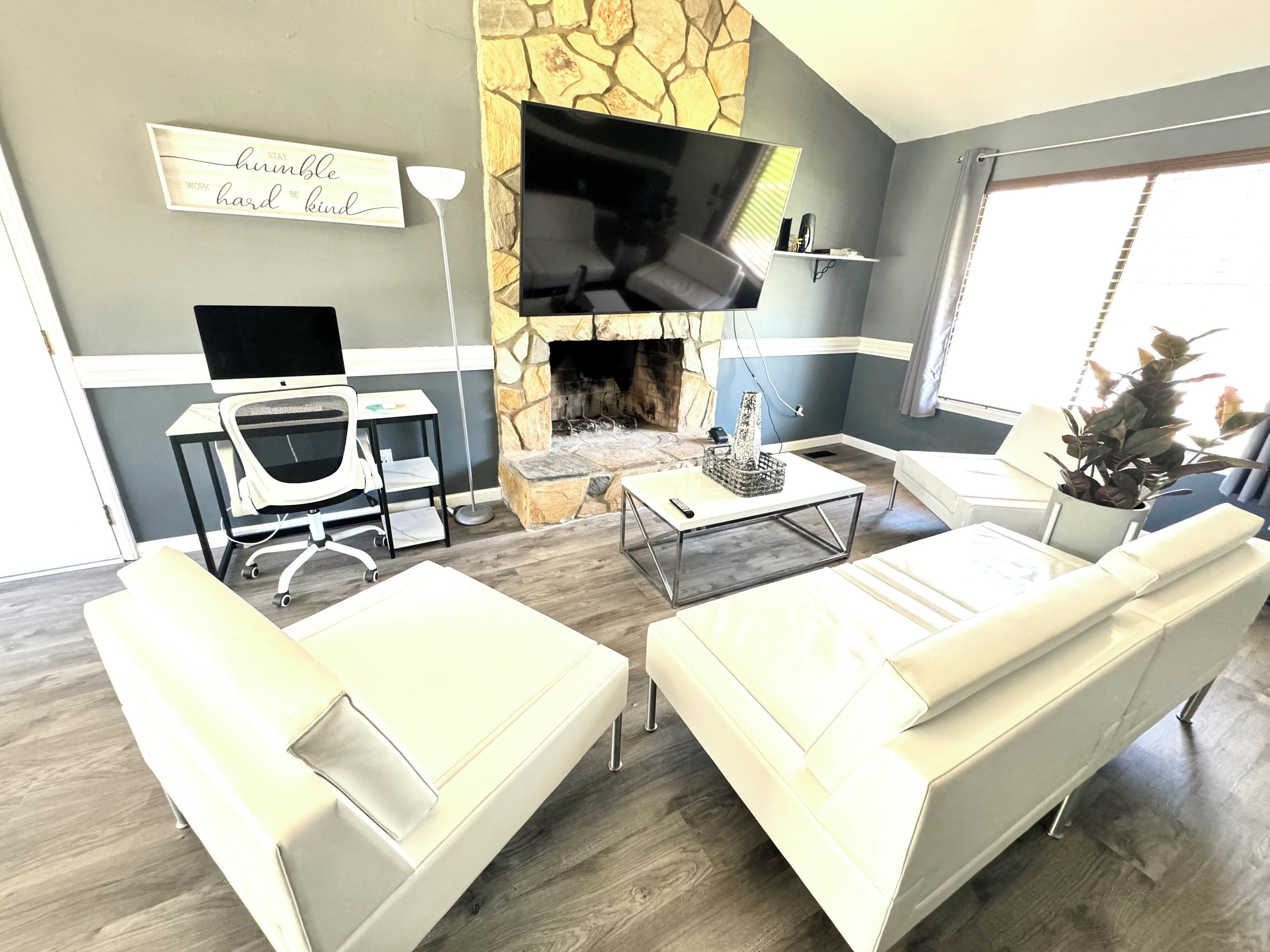 3 Bdrm 2 Full Bath 15 mins from Uptown 