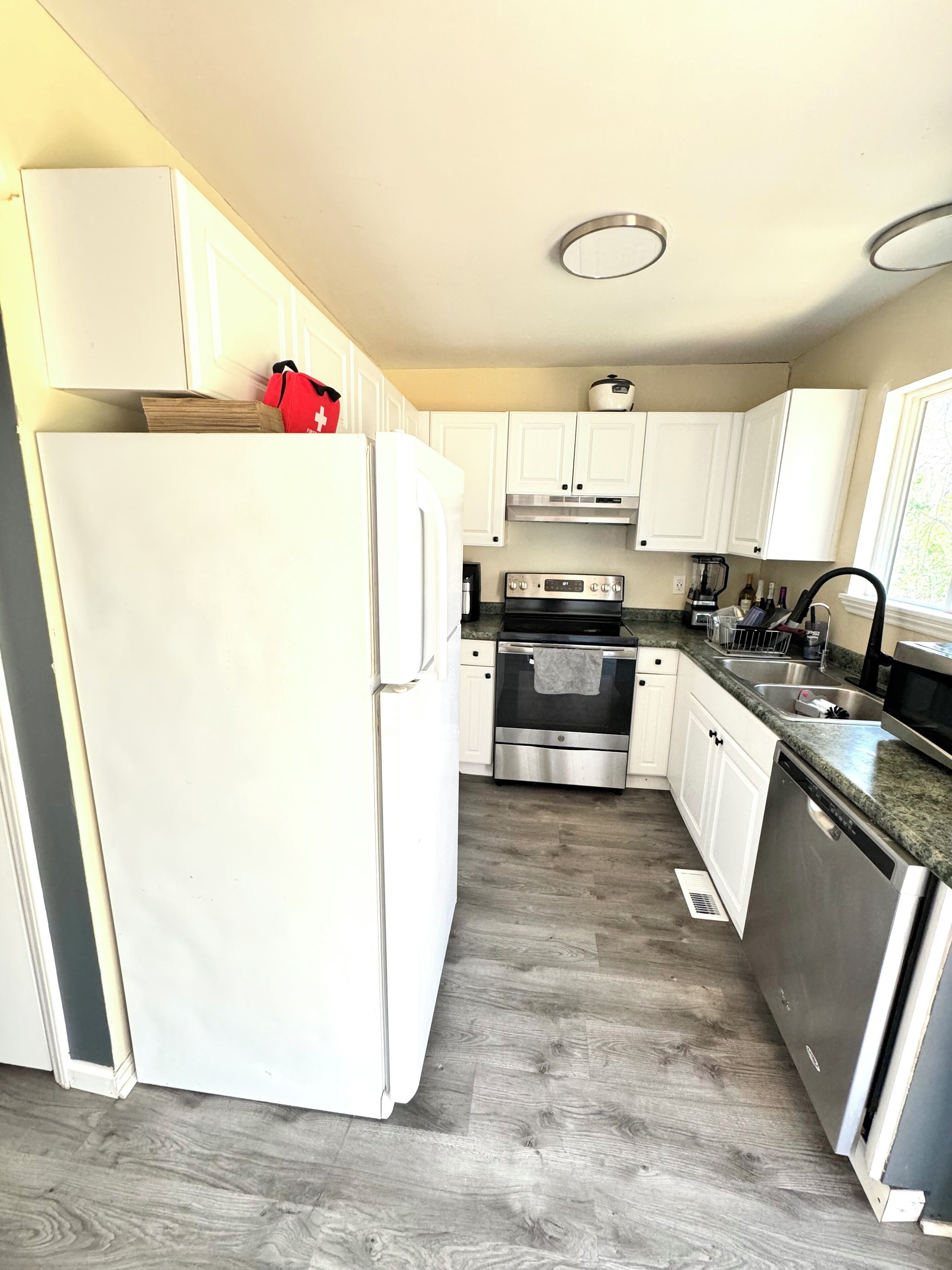 Refrigerador, microondas, horno, placa de cocina