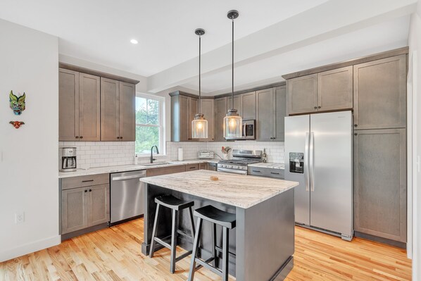 Refrigerador, microondas, horno, placa de cocina