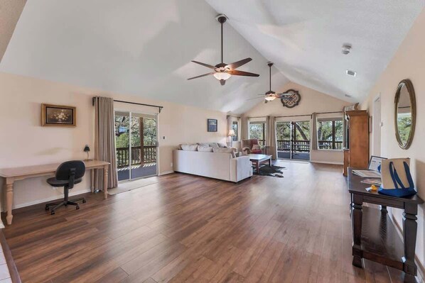 TV, fireplace, offices - Lakeshore Escapes, on Canyon Lake waterfront (Canyon Lake)