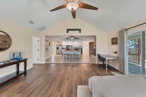 TV, fireplace, offices - Lakeshore Escapes, on Canyon Lake waterfront (Canyon Lake)