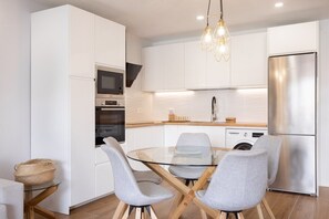 Mikrovågsugn, ugn, spishäll och kaffe- och tebryggare