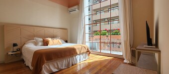 Casa Par Grand Suites
