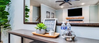 LALALAND -2 master suites, king bed,  comfort & location “No chores” at checkout