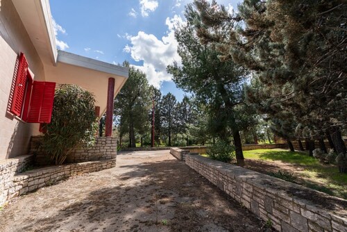 GuestHost - OroVerde Villa with Parking and Fireplace