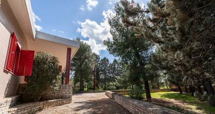 OroVerde Villa with Parking and Fireplace